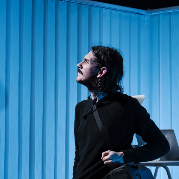 Bord de scène / Soon